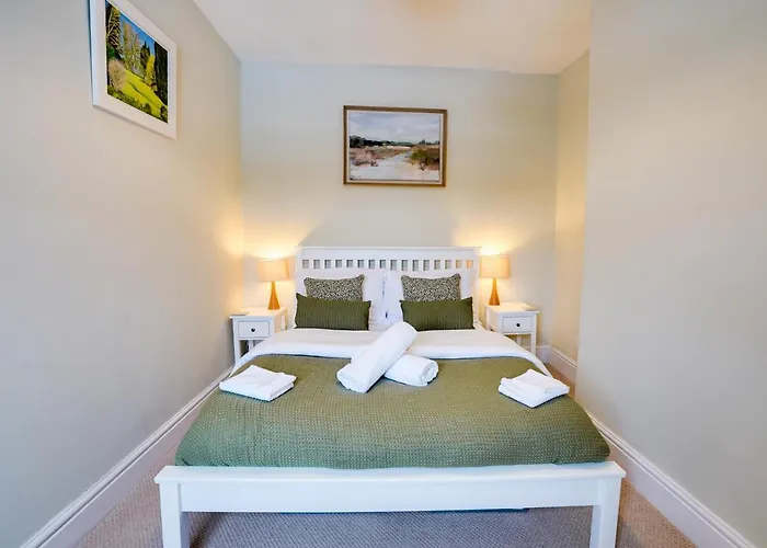 Sage Cottage: Homely, Cosy Cottage With Log Burner