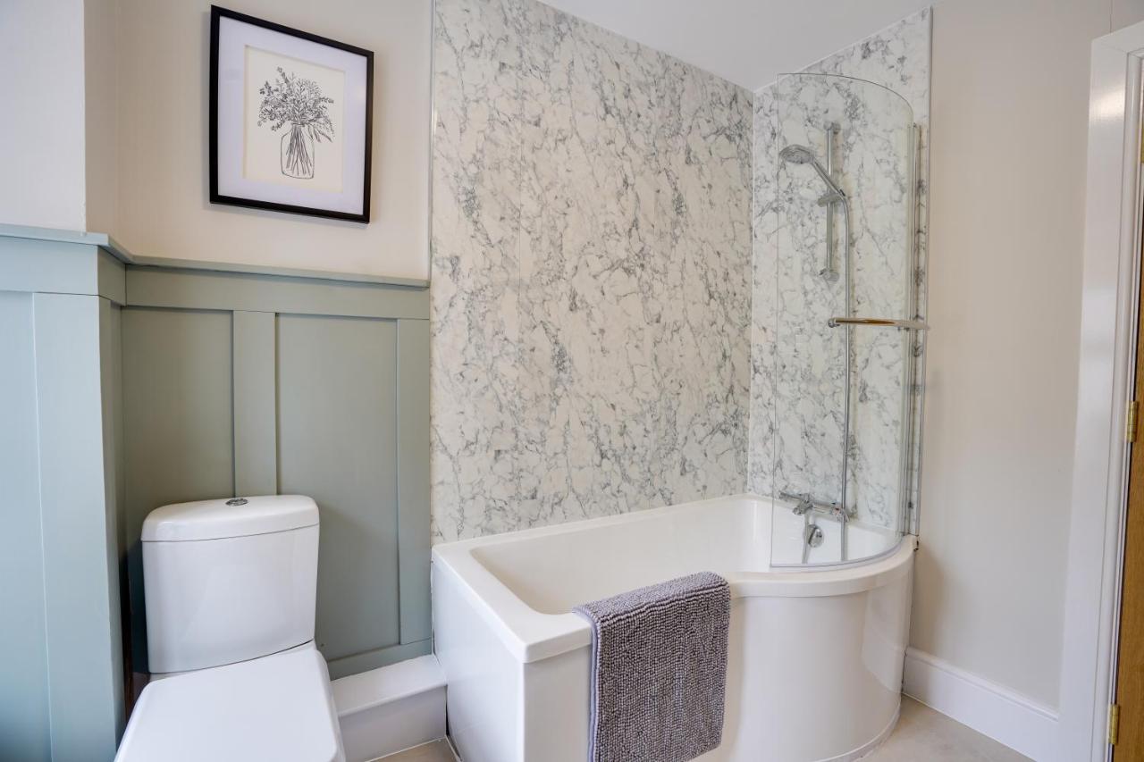 Sage Cottage: Homely, Cosy With Log Burner