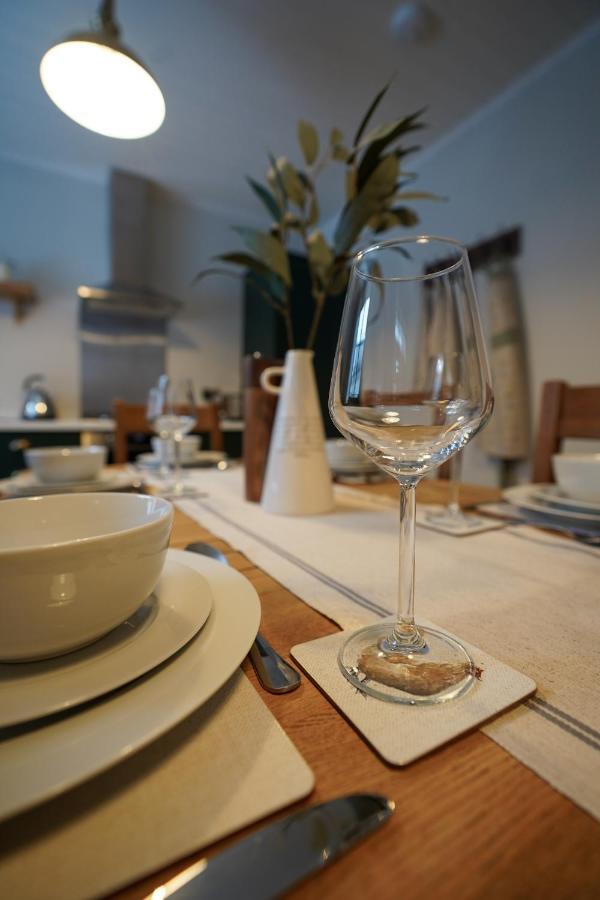 Sage Cottage: Homely, Cosy With Log Burner *