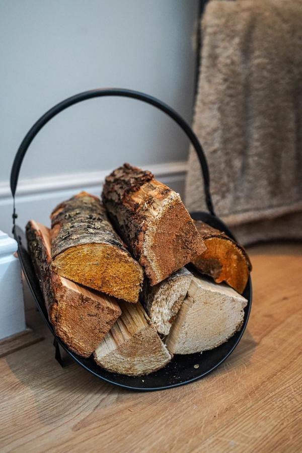 Sage Cottage: Homely, Cosy With Log Burner