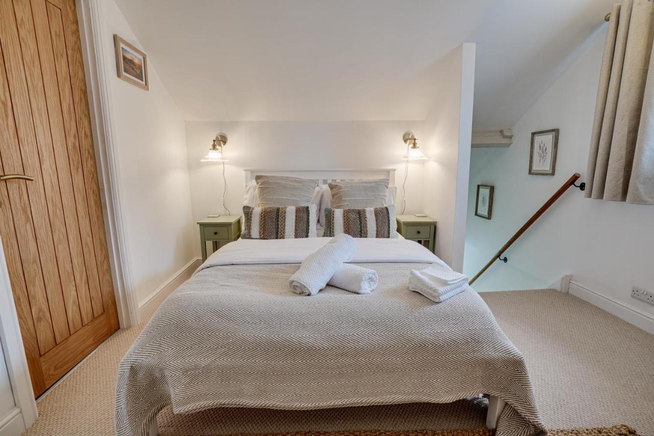 Sage Cottage: Homely, Cosy With Log Burner Holiday home